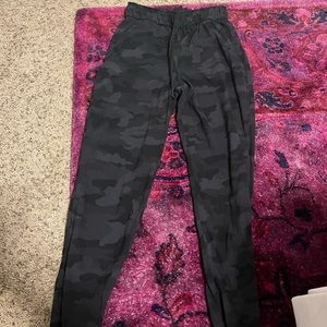 Lululemon Jogger, Size 4, Color: dark camo